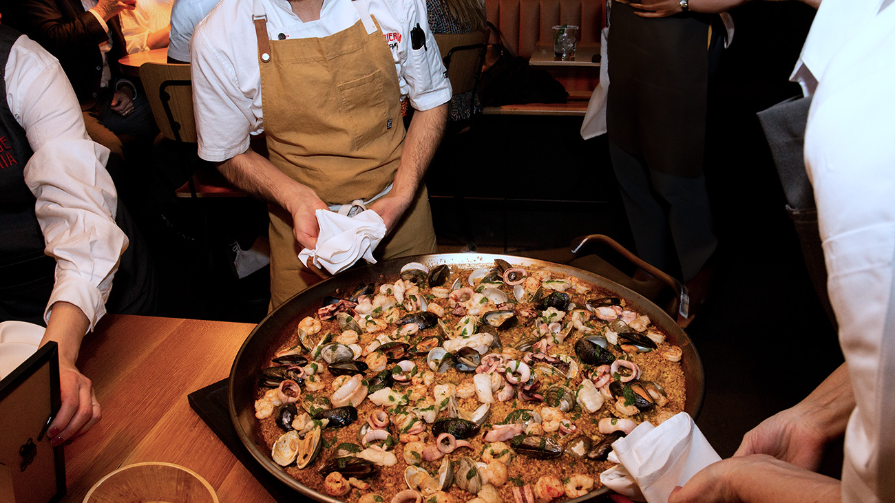 giant-paella best paella blue back